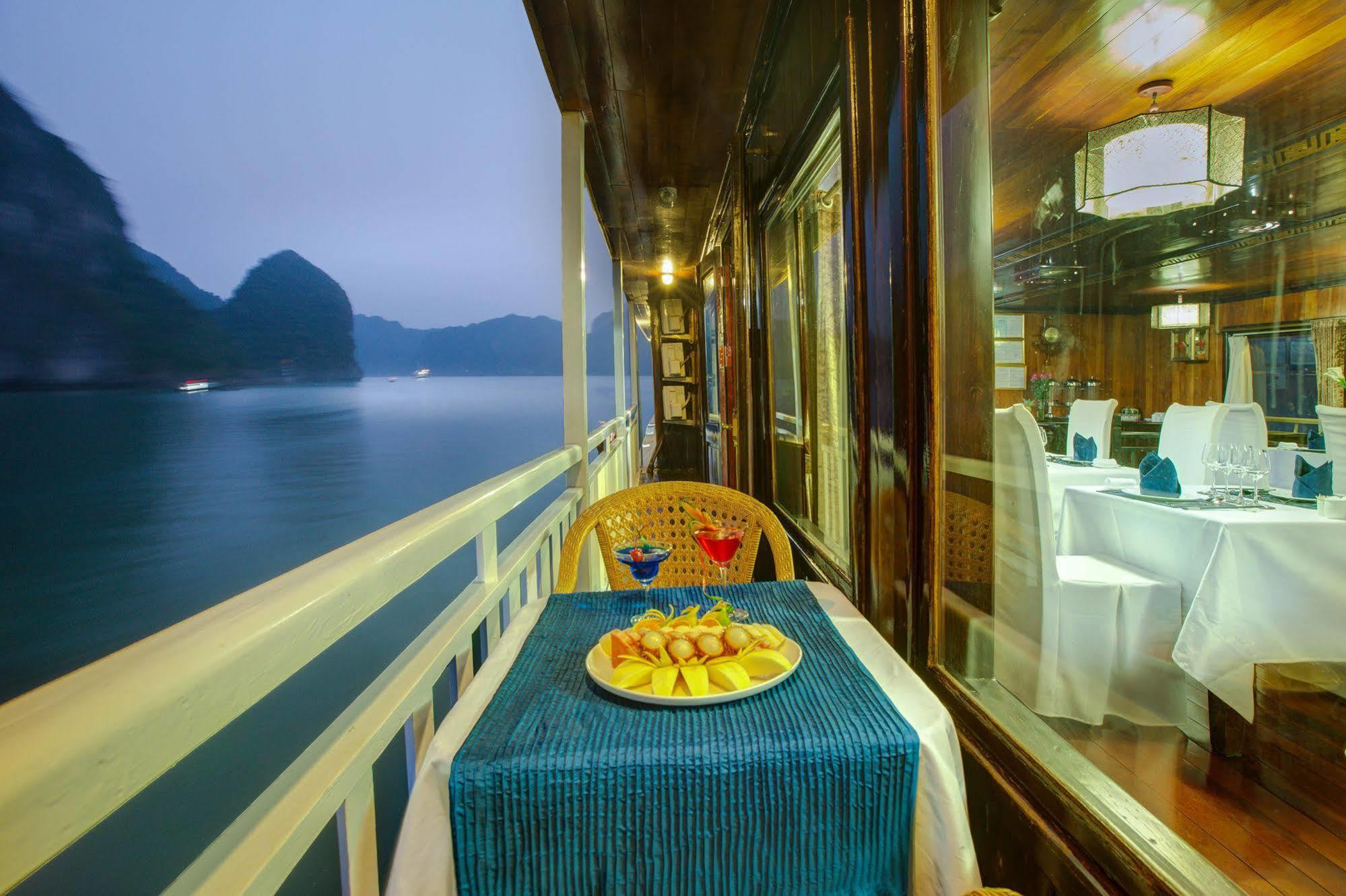 Flamingo Luxury Cruises Hotel Ha Long Exterior photo