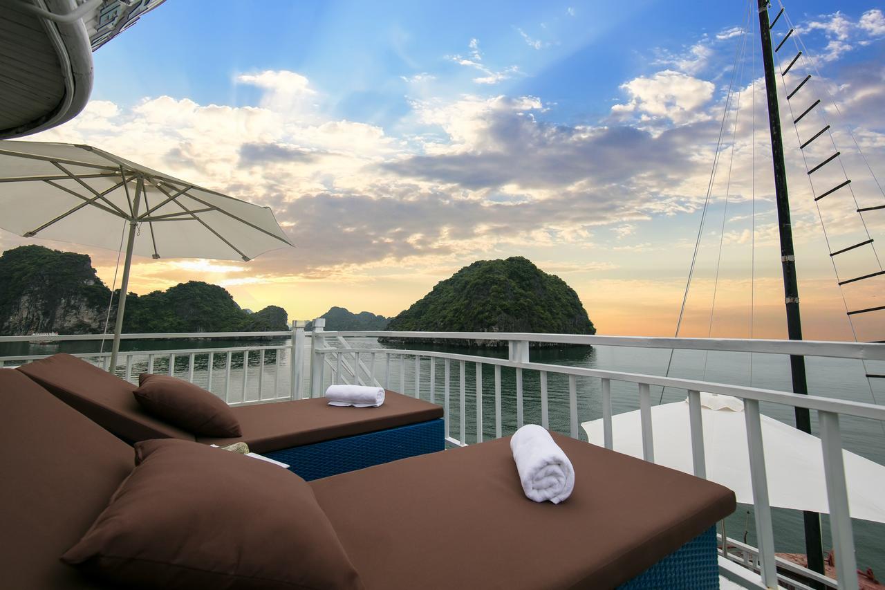 Flamingo Luxury Cruises Hotel Ha Long Exterior photo